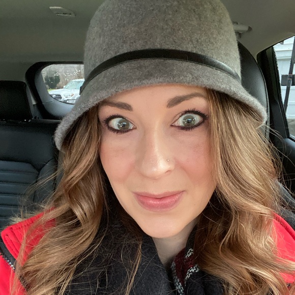 Meet your Posher, Crissy - Picture 2 of 7